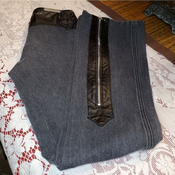 Dragonfly Denim - Super cute Vintage low rise dragonfly jeans
